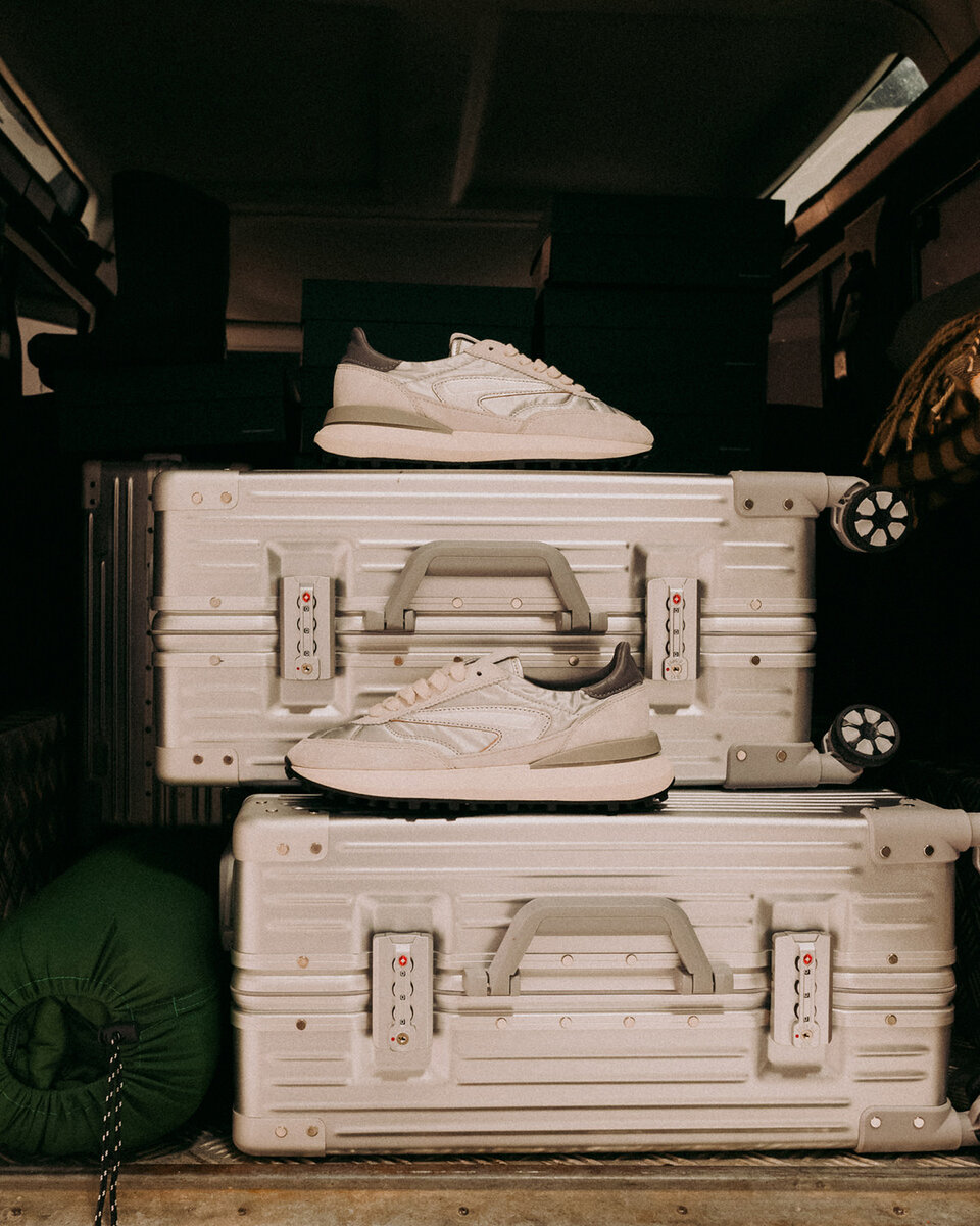 ATHLETA PLATA LAMINADA